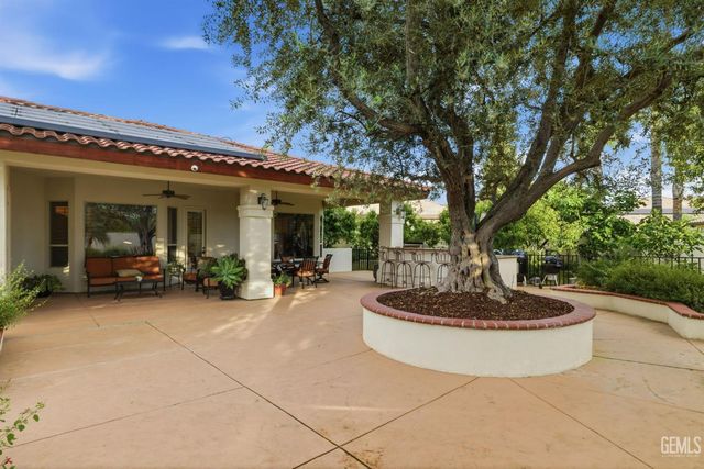 2205 Raleigh Court, Bakersfield, CA 93311