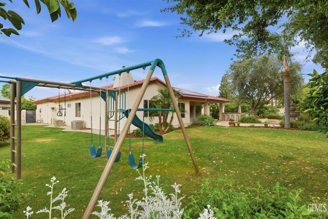 2205 Raleigh Court, Bakersfield, CA 93311