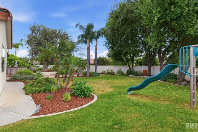 2205 Raleigh Court, Bakersfield, CA 93311