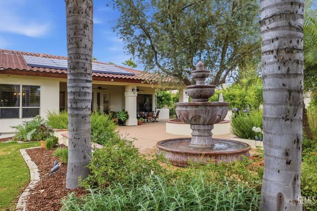 2205 Raleigh Court, Bakersfield, CA 93311