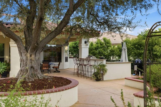 2205 Raleigh Court, Bakersfield, CA 93311