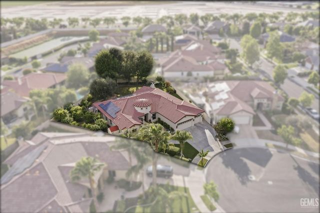 2205 Raleigh Court, Bakersfield, CA 93311