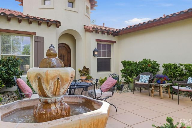 2205 Raleigh Court, Bakersfield, CA 93311