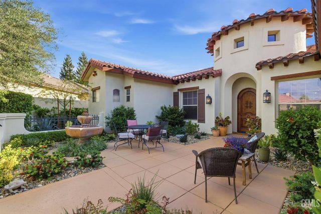 2205 Raleigh Court, Bakersfield, CA 93311