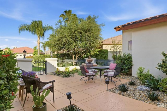 2205 Raleigh Court, Bakersfield, CA 93311