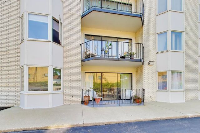 235 Ridge Road 1F, Wilmette, IL 60091