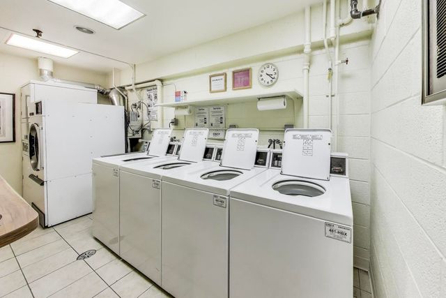 235 Ridge Road 1F, Wilmette, IL 60091