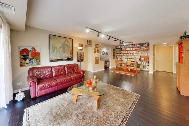 235 Ridge Road 1F, Wilmette, IL 60091