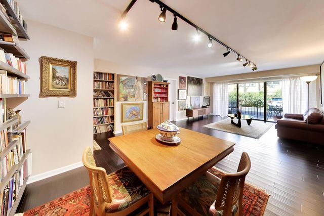 235 Ridge Road 1F, Wilmette, IL 60091