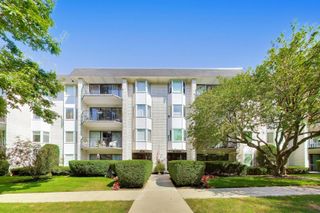 235 Ridge Road 1F, Wilmette, IL 60091