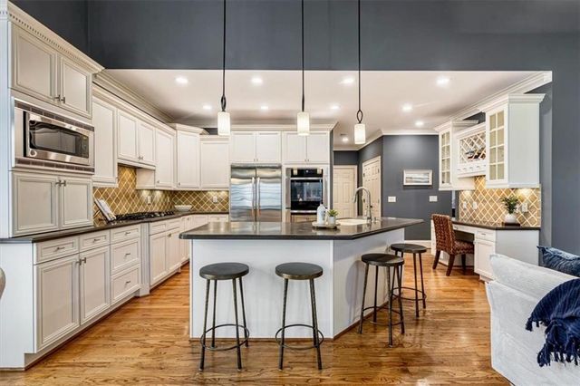 8170 Hurakan Creek Crossing, Cumming, GA 30028