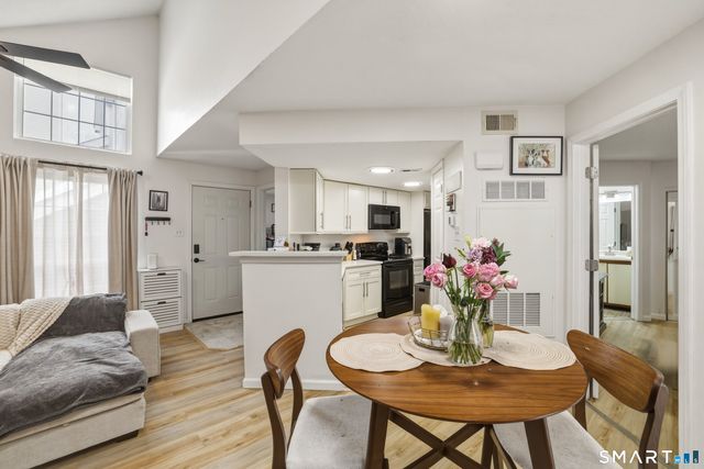 299 Carriage Crossing Lane 299, Middletown, CT 06457