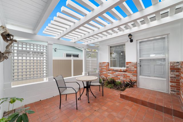 2001 NE 30th Street, Fort Lauderdale, FL 33306