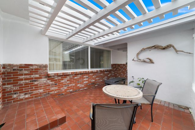 2001 NE 30th Street, Fort Lauderdale, FL 33306