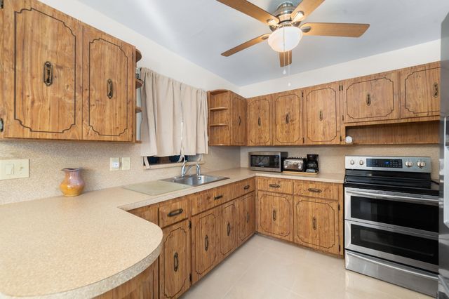 2001 NE 30th Street, Fort Lauderdale, FL 33306