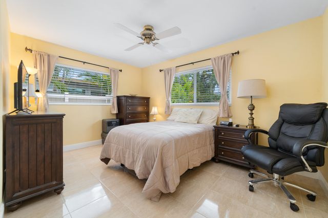 2001 NE 30th Street, Fort Lauderdale, FL 33306