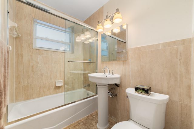 2001 NE 30th Street, Fort Lauderdale, FL 33306