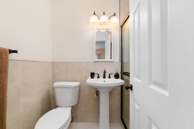 2001 NE 30th Street, Fort Lauderdale, FL 33306