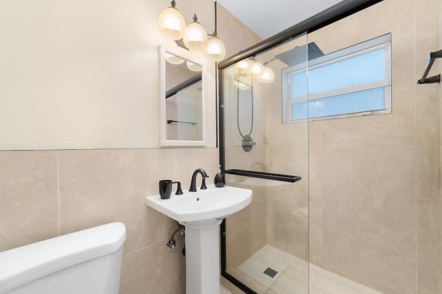 2001 NE 30th Street, Fort Lauderdale, FL 33306