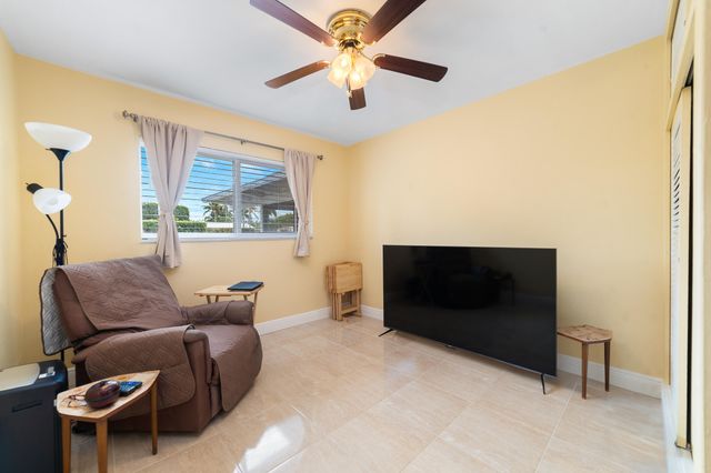2001 NE 30th Street, Fort Lauderdale, FL 33306