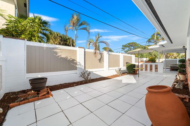 2001 NE 30th Street, Fort Lauderdale, FL 33306