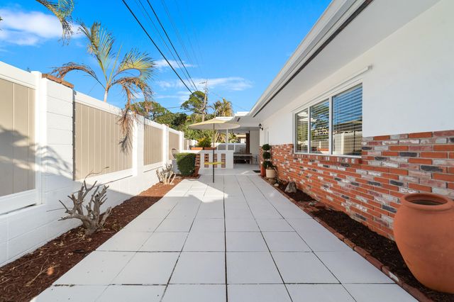 2001 NE 30th Street, Fort Lauderdale, FL 33306