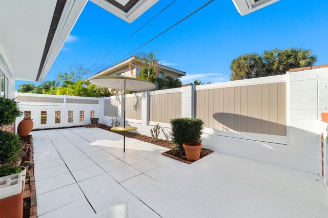 2001 NE 30th Street, Fort Lauderdale, FL 33306