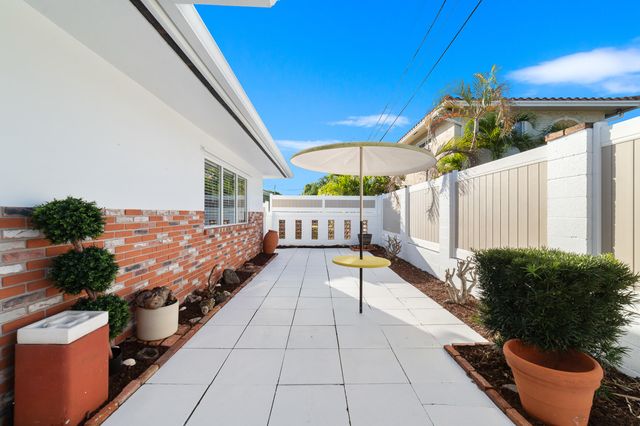 2001 NE 30th Street, Fort Lauderdale, FL 33306