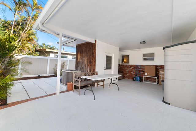 2001 NE 30th Street, Fort Lauderdale, FL 33306