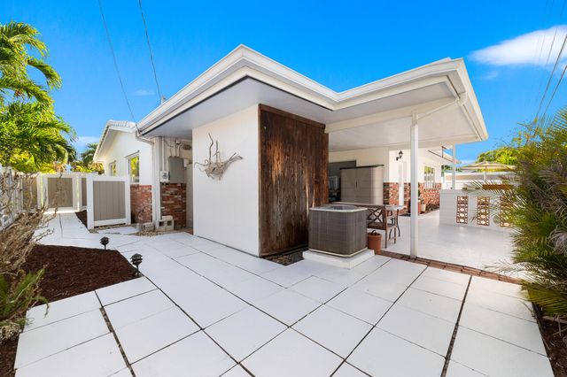 2001 NE 30th Street, Fort Lauderdale, FL 33306