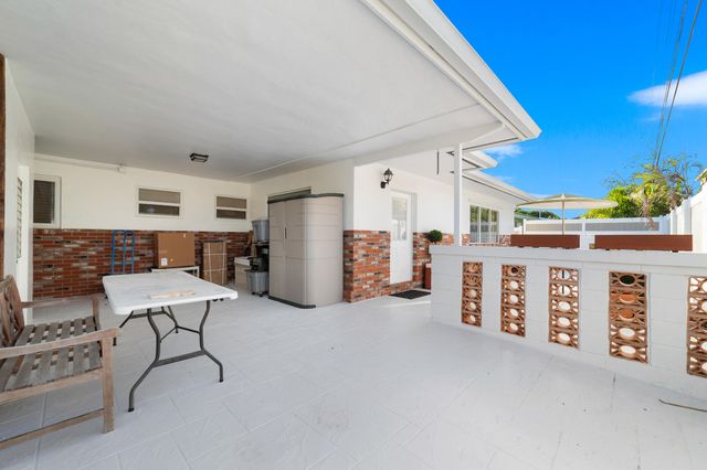 2001 NE 30th Street, Fort Lauderdale, FL 33306