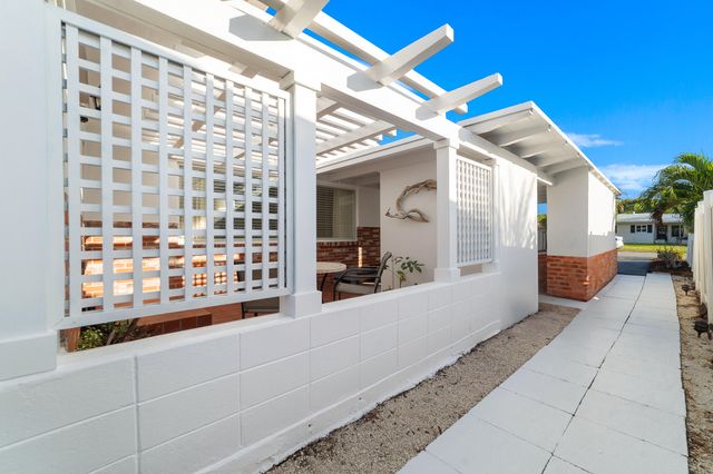 2001 NE 30th Street, Fort Lauderdale, FL 33306