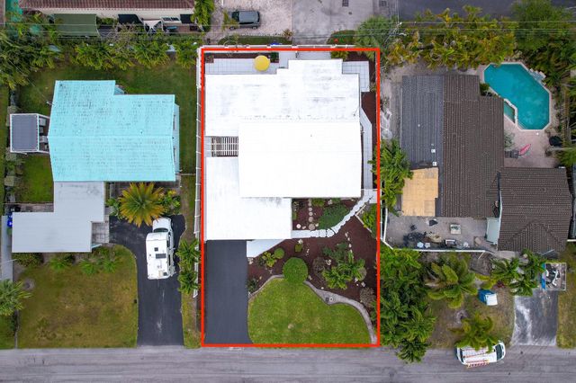 2001 NE 30th Street, Fort Lauderdale, FL 33306