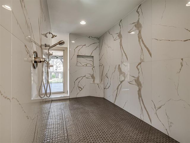 19019 Woodmere Street, Owasso, OK 74055