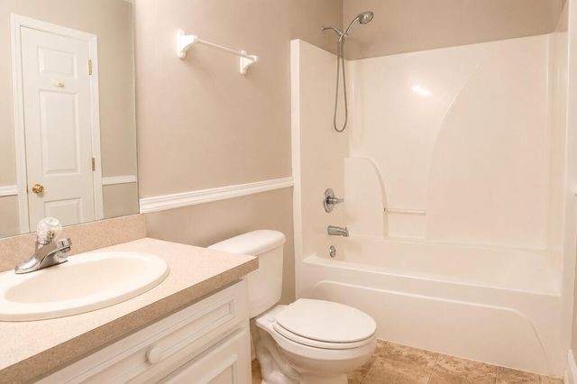 11 Lee Road 2033, Phenix City, AL 36870