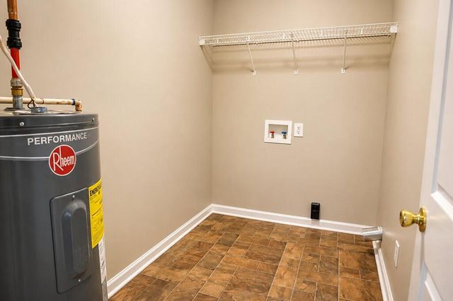 11 Lee Road 2033, Phenix City, AL 36870
