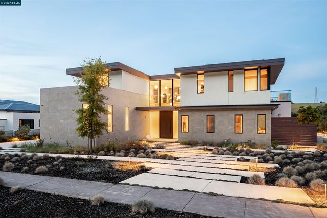 83 Dairy Creek Ln, Orinda, CA 94563