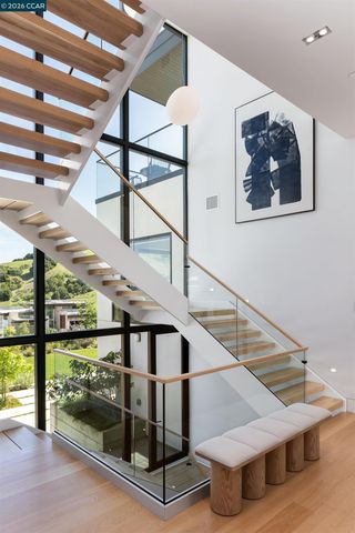 83 Dairy Creek Ln, Orinda, CA 94563