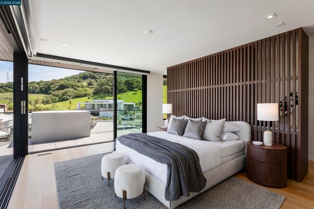 83 Dairy Creek Ln, Orinda, CA 94563