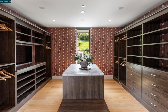 83 Dairy Creek Ln, Orinda, CA 94563