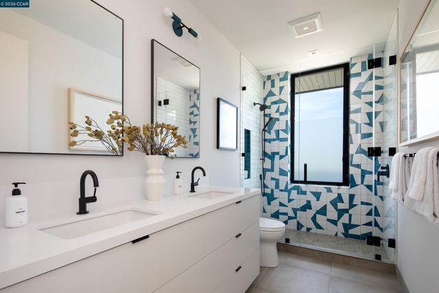 83 Dairy Creek Ln, Orinda, CA 94563