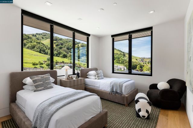 83 Dairy Creek Ln, Orinda, CA 94563