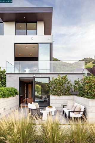 83 Dairy Creek Ln, Orinda, CA 94563