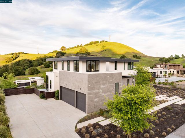 83 Dairy Creek Ln, Orinda, CA 94563