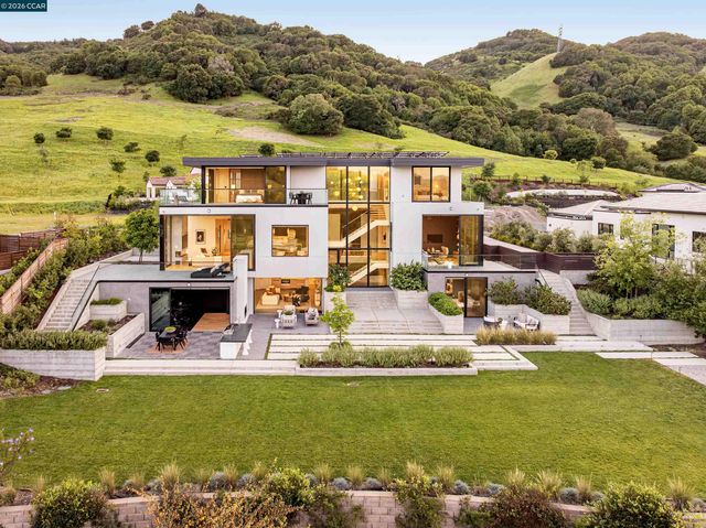 83 Dairy Creek Ln, Orinda, CA 94563
