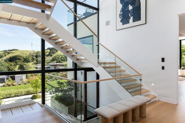 83 Dairy Creek Ln, Orinda, CA 94563