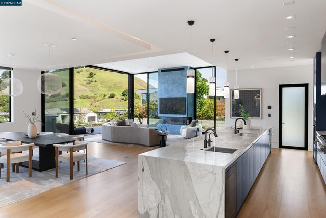 83 Dairy Creek Ln, Orinda, CA 94563