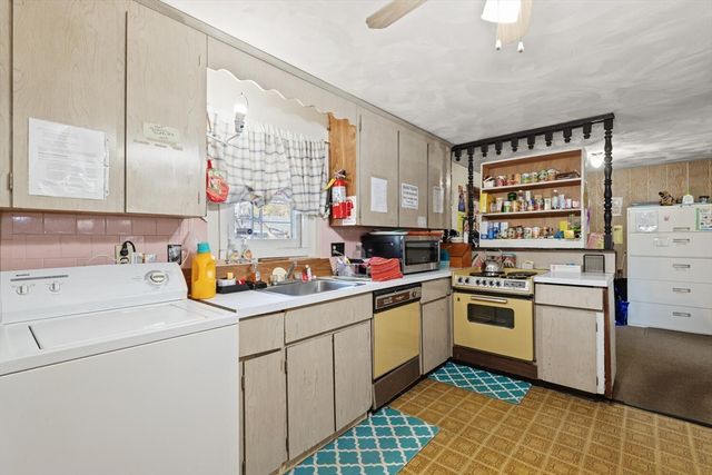 600 E Ashland St, Brockton, MA 02302