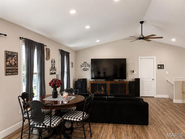 10192 Riehl Farm Drive, Potosi, MO 63664