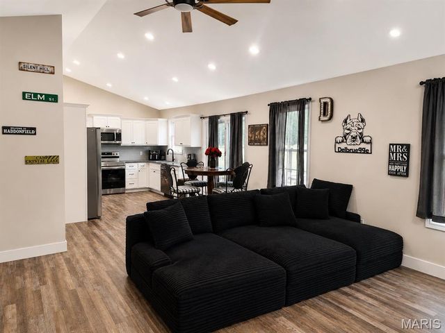 10192 Riehl Farm Drive, Potosi, MO 63664